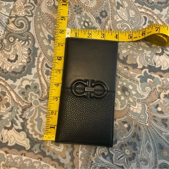 New Salvatore Ferragamo Gancini Nero Calfskin Pebble Leather Wallet Made Italy